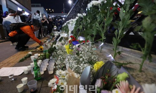 [이데일리] 이태원 참사, 공연계도 애도…공연 취소·희생자 위해 묵념(종합)