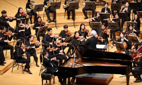 [중앙일보] 숨 돌릴 틈 없다, 노련한 지휘와 몰아치는 선율에